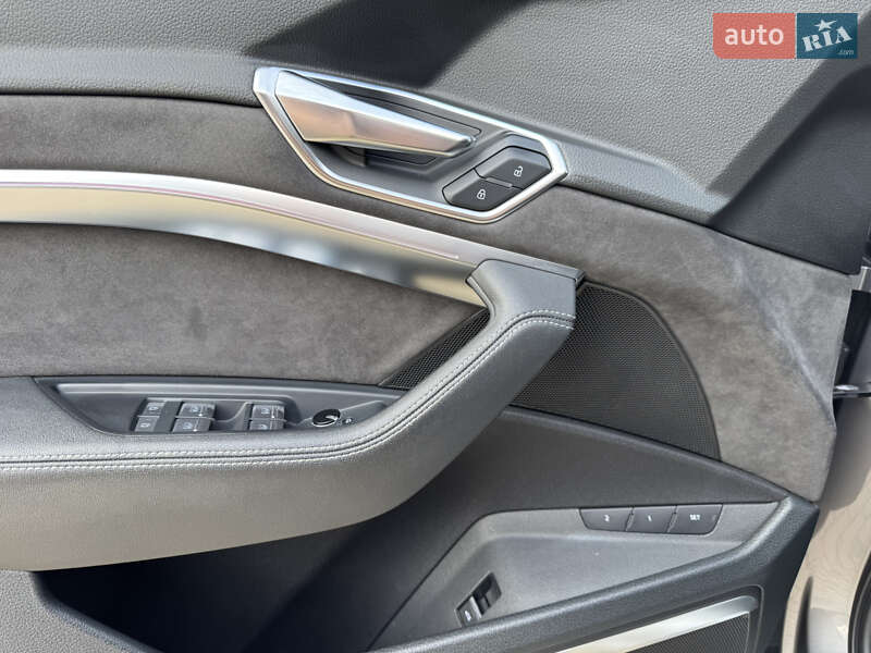 Внедорожник / Кроссовер Audi e-tron 2019 в Львове