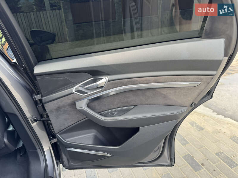 Внедорожник / Кроссовер Audi e-tron 2019 в Львове