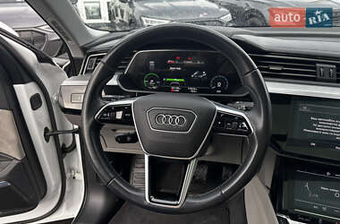 Внедорожник / Кроссовер Audi e-tron 2021 в 
