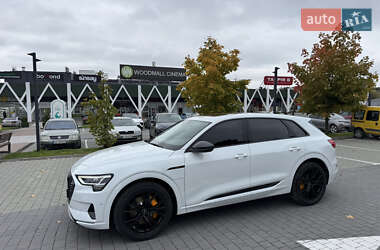 Внедорожник / Кроссовер Audi e-tron 2023 в 