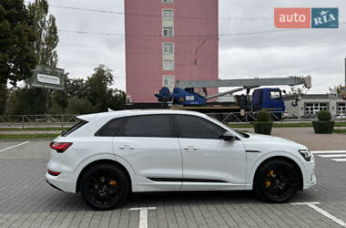 Внедорожник / Кроссовер Audi e-tron 2023 в 