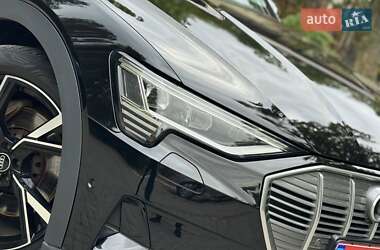 Позашляховик / Кросовер Audi e-tron 2020 в 