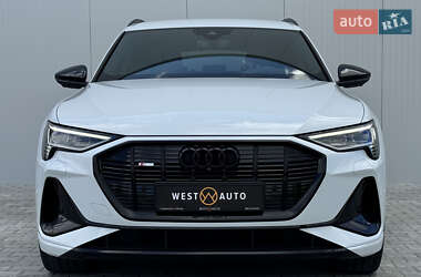 Позашляховик / Кросовер Audi e-tron 2022 в 