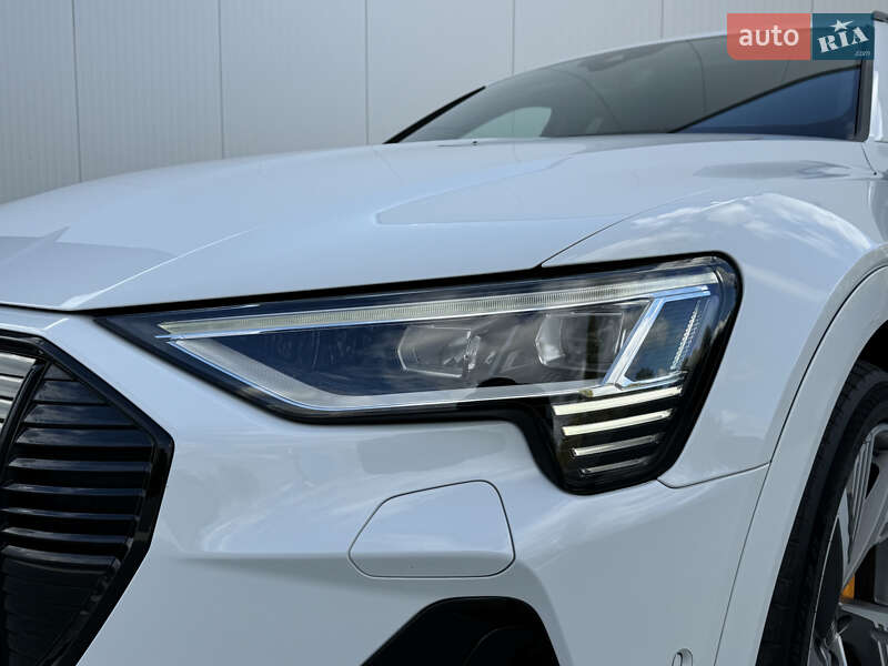 Позашляховик / Кросовер Audi e-tron 2022 в Мукачевому