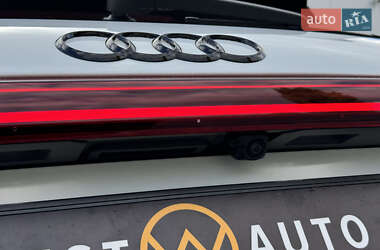 Позашляховик / Кросовер Audi e-tron 2022 в 