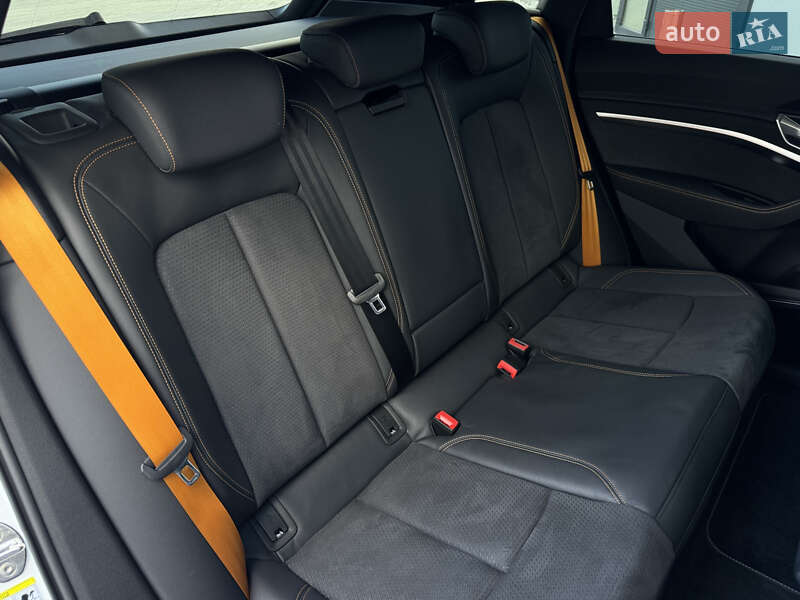 Позашляховик / Кросовер Audi e-tron 2022 в Мукачевому