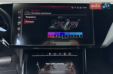 Позашляховик / Кросовер Audi e-tron 2022 в 