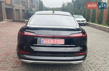 Позашляховик / Кросовер Audi e-tron 2023 в 