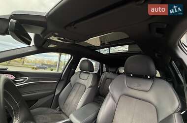 Внедорожник / Кроссовер Audi e-tron 2019 в 