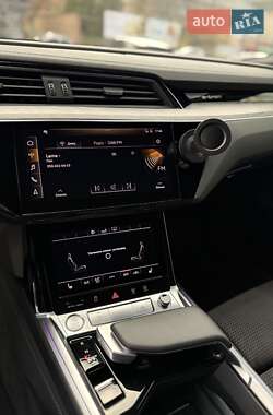 Внедорожник / Кроссовер Audi e-tron 2019 в 