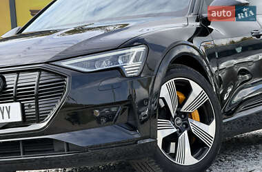 Внедорожник / Кроссовер Audi e-tron 2022 в 