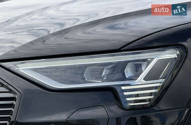 Внедорожник / Кроссовер Audi e-tron 2022 в 