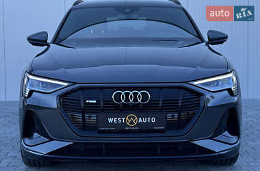Внедорожник / Кроссовер Audi e-tron 2022 в 