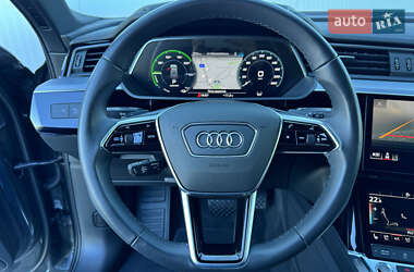 Внедорожник / Кроссовер Audi e-tron 2022 в 