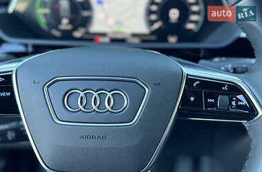 Внедорожник / Кроссовер Audi e-tron 2022 в 