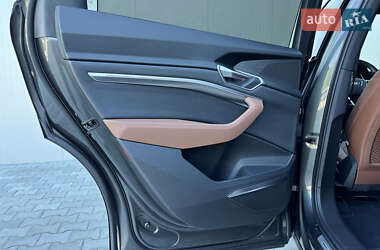 Внедорожник / Кроссовер Audi e-tron 2022 в 