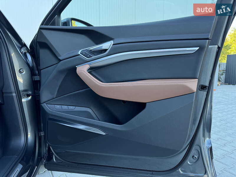 Позашляховик / Кросовер Audi e-tron 2022 в Мукачевому
