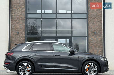Внедорожник / Кроссовер Audi e-tron 2020 в 