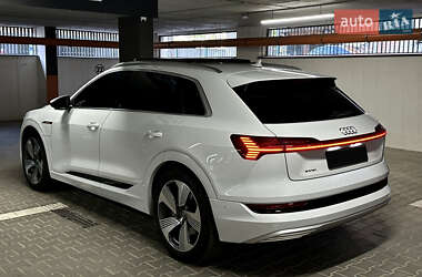 Внедорожник / Кроссовер Audi e-tron 2019 в 