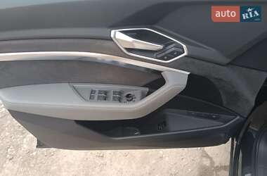 Внедорожник / Кроссовер Audi e-tron 2019 в 