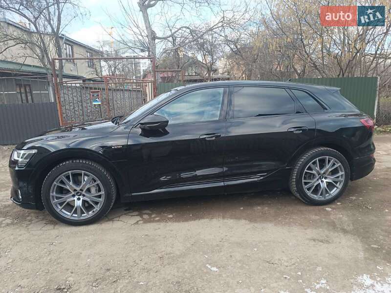 Внедорожник / Кроссовер Audi e-tron 2019 в Львове