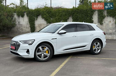 Внедорожник / Кроссовер Audi e-tron 2021 в 
