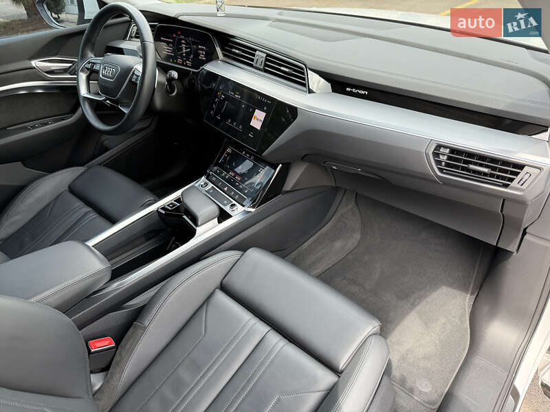 Позашляховик / Кросовер Audi e-tron 2021 в Рівному фото 33 Позашляховик / Кросовер Audi e-tron 2021 в Рівному