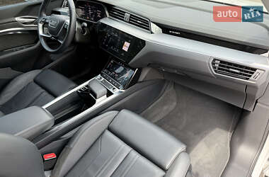 Внедорожник / Кроссовер Audi e-tron 2021 в 