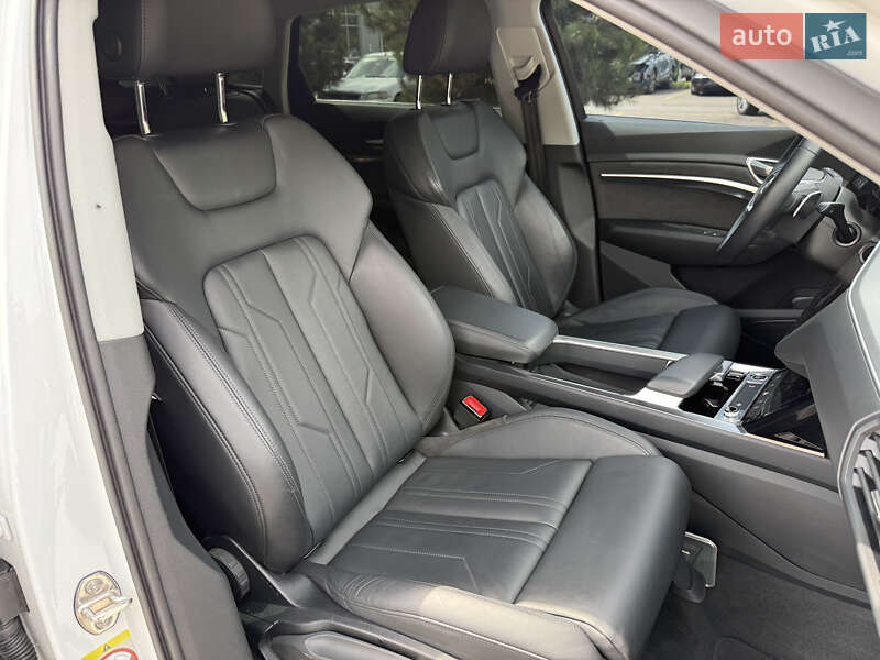 Позашляховик / Кросовер Audi e-tron 2021 в Рівному фото 38 Позашляховик / Кросовер Audi e-tron 2021 в Рівному