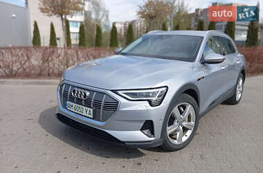 Внедорожник / Кроссовер Audi e-tron 2019 в 
