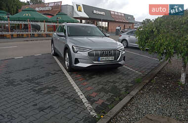 Внедорожник / Кроссовер Audi e-tron 2019 в 