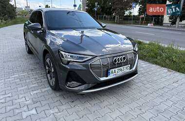 Позашляховик / Кросовер Audi e-tron 2021 в 
