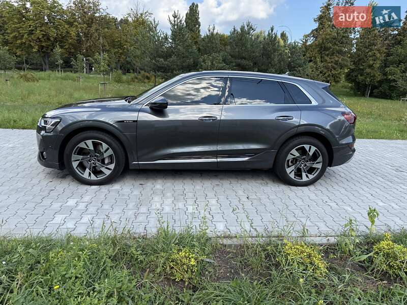 Внедорожник / Кроссовер Audi e-tron 2021 в Киеве