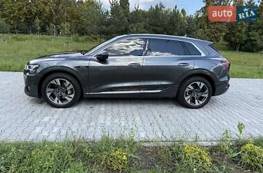 Позашляховик / Кросовер Audi e-tron 2021 в 