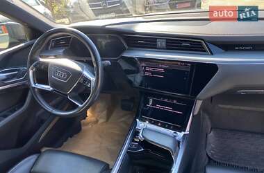 Внедорожник / Кроссовер Audi e-tron 2019 в 