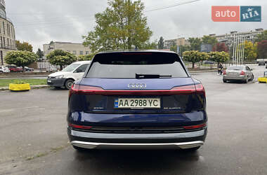 Позашляховик / Кросовер Audi e-tron 2021 в 