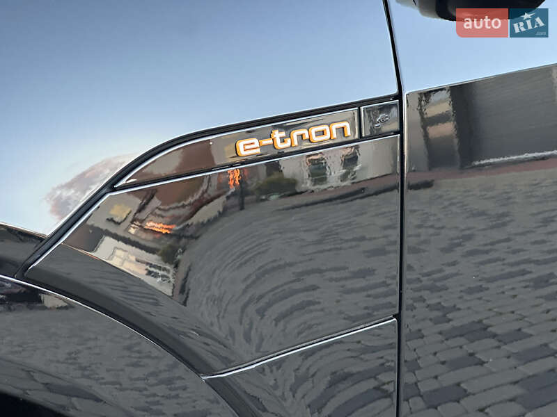 Позашляховик / Кросовер Audi e-tron 2021 в Мукачевому