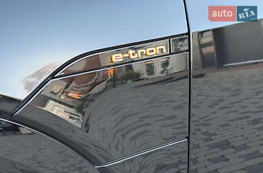 Внедорожник / Кроссовер Audi e-tron 2021 в 