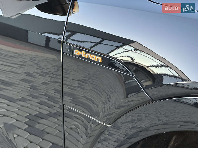Позашляховик / Кросовер Audi e-tron 2021 в Мукачевому
