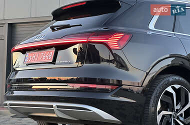 Внедорожник / Кроссовер Audi e-tron 2021 в 