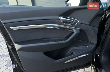 Внедорожник / Кроссовер Audi e-tron 2021 в 