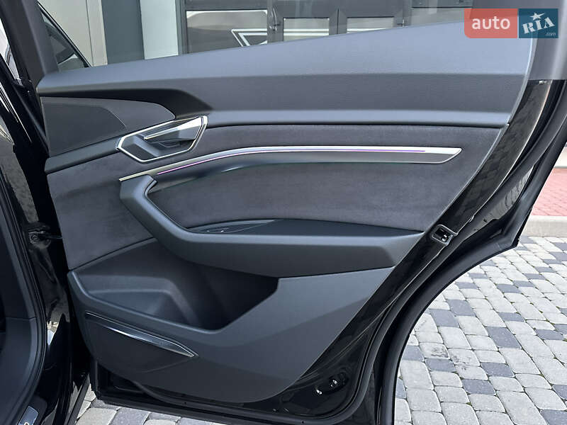 Позашляховик / Кросовер Audi e-tron 2021 в Мукачевому