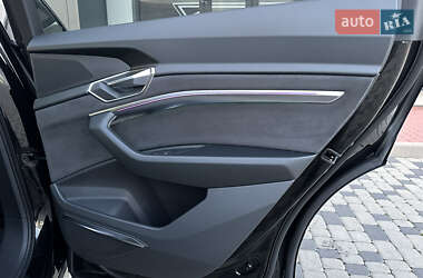 Внедорожник / Кроссовер Audi e-tron 2021 в 