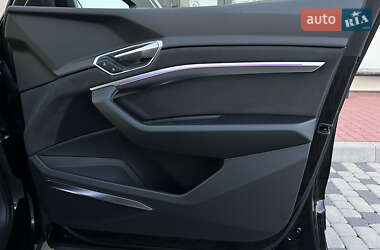 Внедорожник / Кроссовер Audi e-tron 2021 в 