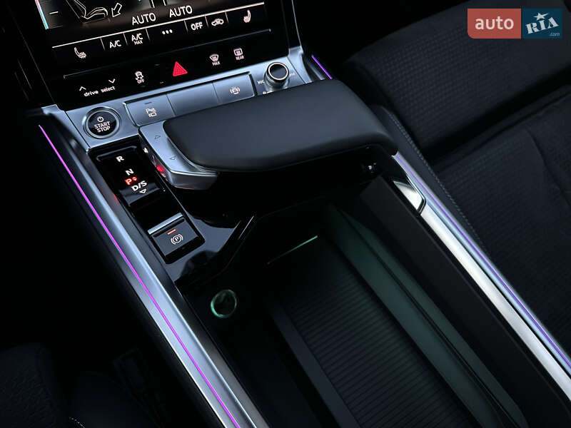 Позашляховик / Кросовер Audi e-tron 2021 в Мукачевому