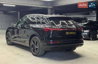 Внедорожник / Кроссовер Audi e-tron 2023 в 