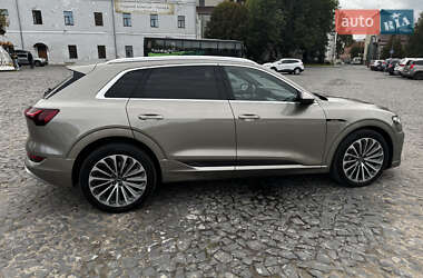 Внедорожник / Кроссовер Audi e-tron 2021 в 