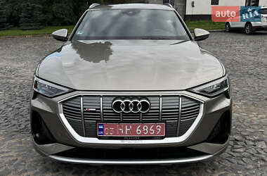 Внедорожник / Кроссовер Audi e-tron 2021 в 