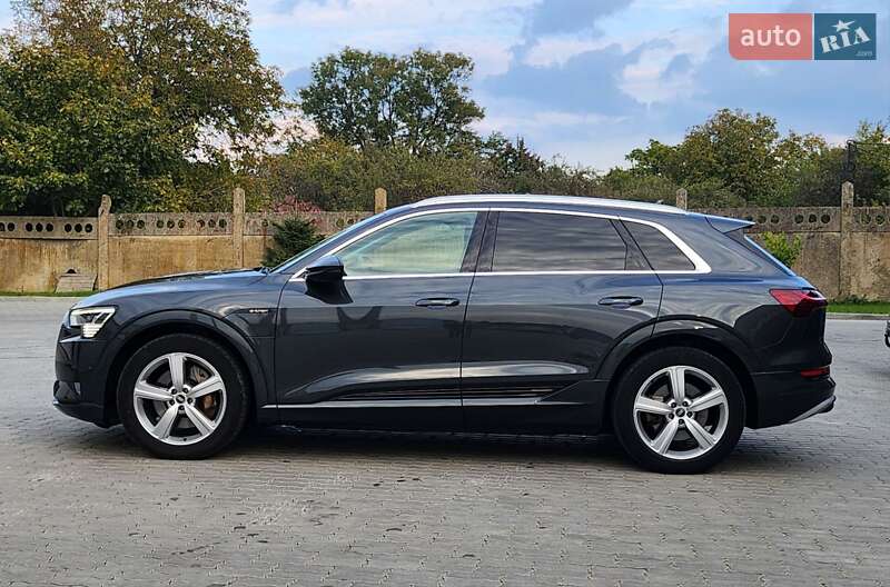 Внедорожник / Кроссовер Audi e-tron 2021 в Бориславе