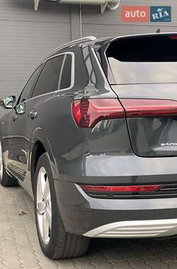 Внедорожник / Кроссовер Audi e-tron 2021 в 